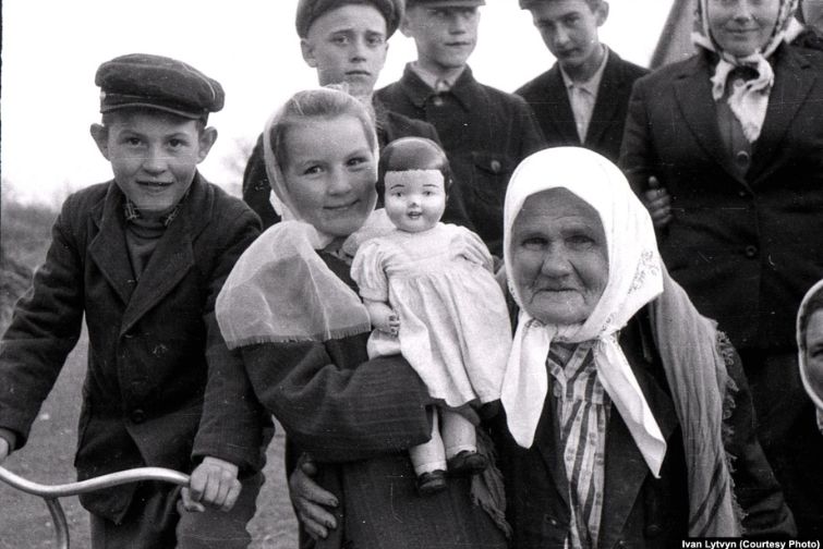 Ukraine - Photographs of Ukraine Village Life in Stalin to Soviet Eras
