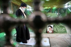 Iran - How Iran's Ayatollahs Could Lose to the Champions of "Women, Life, Freedom"