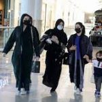 Women wear face masks as they walk at the Hayat Mall, in Riyadh, Saudi Arabia. (File photo: Reuters)