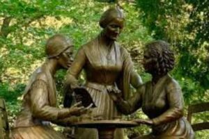 USA-NYC - Women's Rights Pioneer Monument - Commemorates Women's Right to Vote